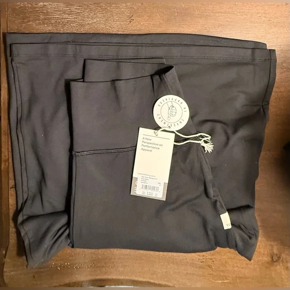 Vuori Halo EasyWideleg Pant. solid black size small. - Picture 5 of 5